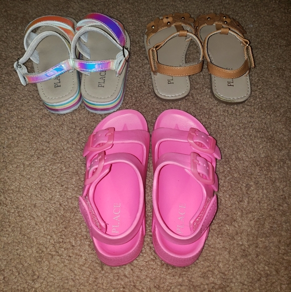 BUNDLE DEAL OLD NAVY SANDALS - Picture 4 of 8